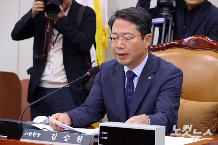 더불어민주당, 검찰 보완수사권 폐지 형소법 개정안 법사소위 단독 의결