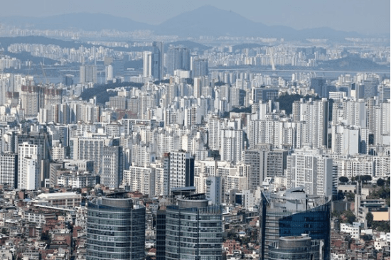 강남·용산 초고가 주택 보유세 역대 최대…실효세율 1% 증세 검토