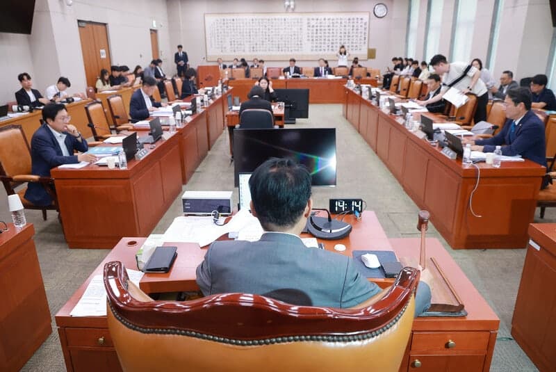 민주당, '검찰 수사권 폐지·패스트트랙 단축' 법안 강행 처리