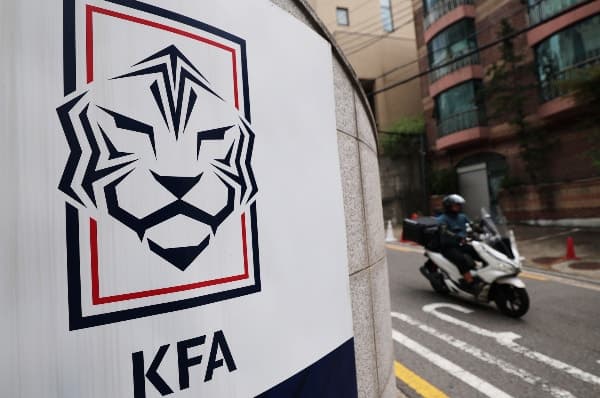 최영일 전 KFA 부회장, 일식집서 법카 1161만원 결제 후 사장과 결혼