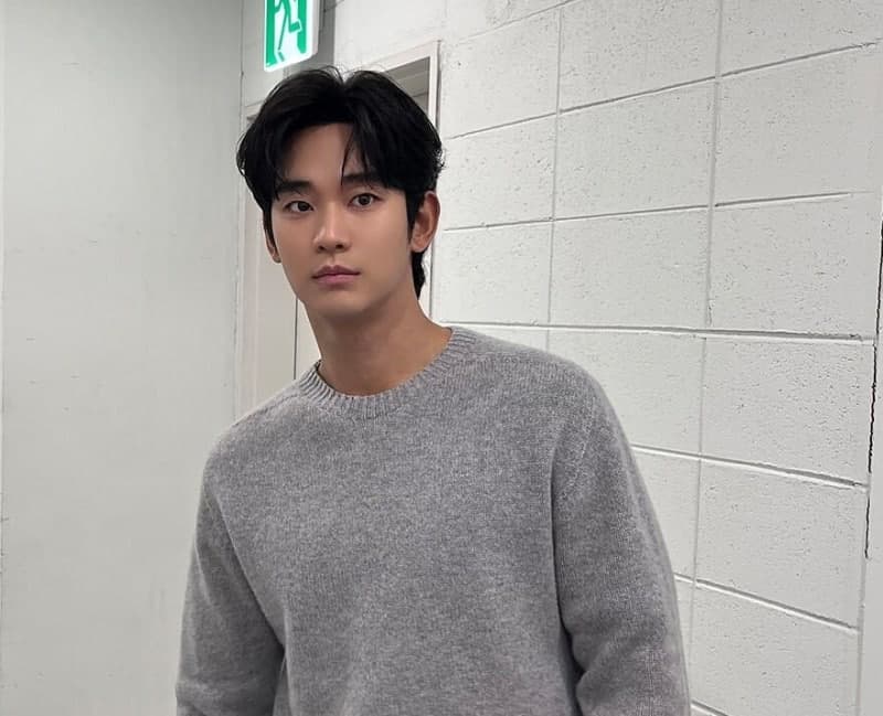 배우 김수현, ‘故 김새론 미성년 교제 의혹’ 아동복지법 위반 무혐의 처분
