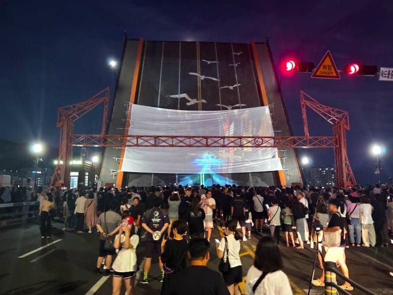부산 영도대교, 8월 매주 토요일 밤 화려한 야간 도개행사 펼친다