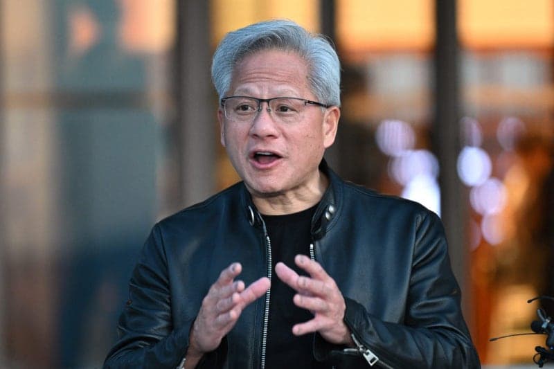 젠슨 황 엔비디아 CEO, 미 상무장관 회동…블랙웰 中 수출 조사 속 행보 주목