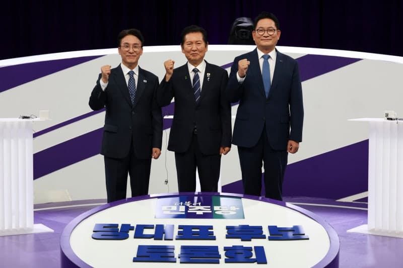 “굳이 연임하나” vs “구태 정치”…민주당 당대표 후보들 첫 토론부터 난타전