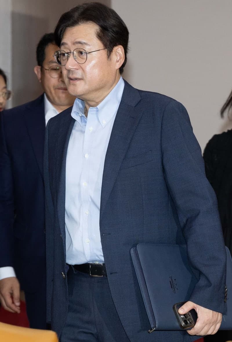 청와대 “현직 대통령 연임 개헌, 현행 헌법상 현실적으로 불가능”