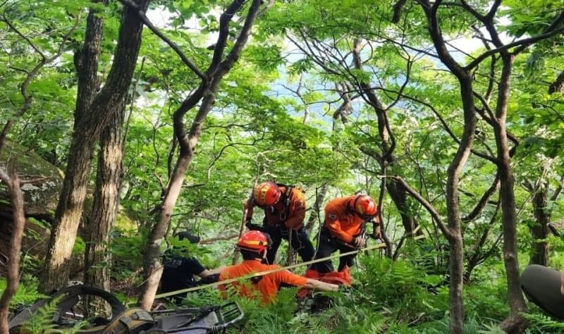 대구 팔공산서 산행하던 60대 부부 추락…남편 사망·아내 부상