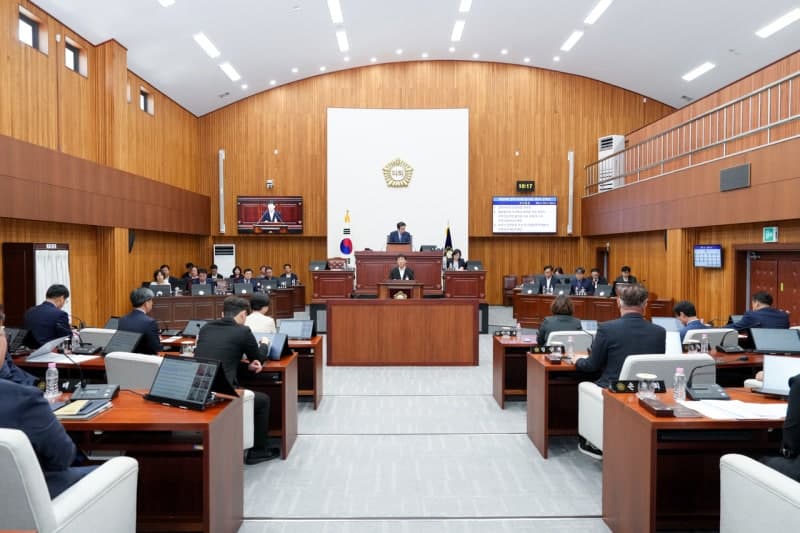 경주시의회, 제299회 임시회 폐회…올해 첫 추경 2조 3250억 확정