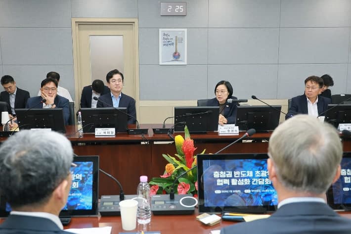 허태정 대전시장, 한성숙 국무총리에 '국가 반도체 종합연구소' 대전 구축 건의