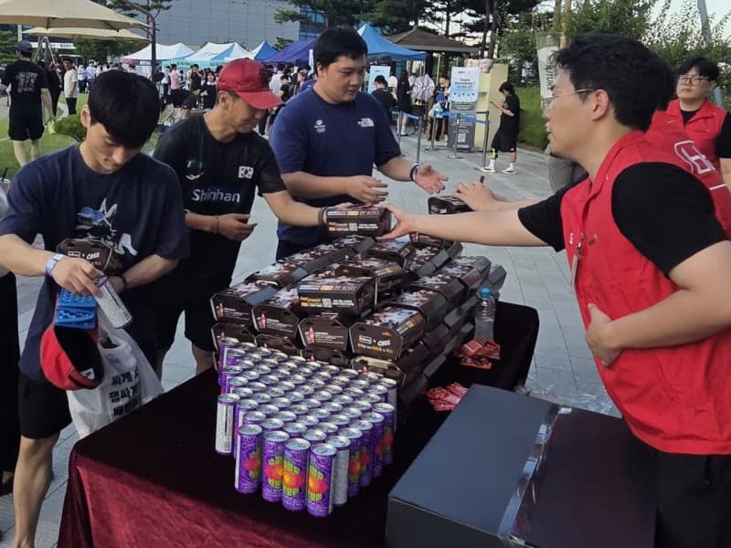 제너시스BBQ, 아시안게임 앞둔 국가대표 선수단에 치킨 500인분 전달
