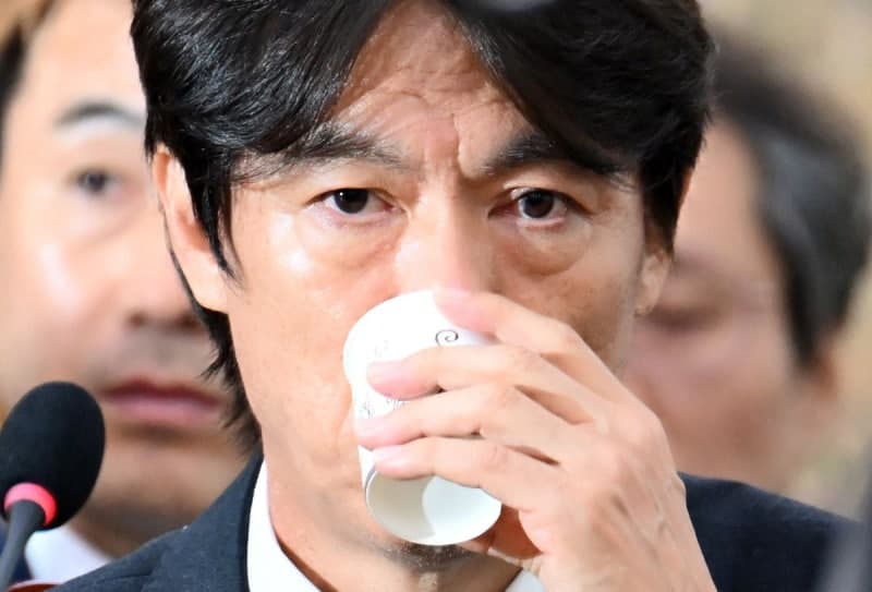 홍명보, 축구협회 비판하는 축구인들에 '밖에서 쓴소리 말고 현장 들어와 바꿔라'