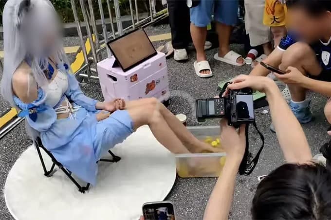 중국 코스프레 행사서 '발 담근 레몬물' 1만원 판매 논란