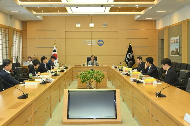 KBS 제14기 이사회 출범…신임 이사장에 정재권 전 논설위원 선출