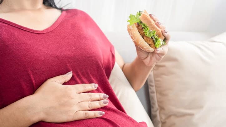 폭염 속 급증하는 식중독과 장관감염증…여름 휴가철 위생 수칙 필수
