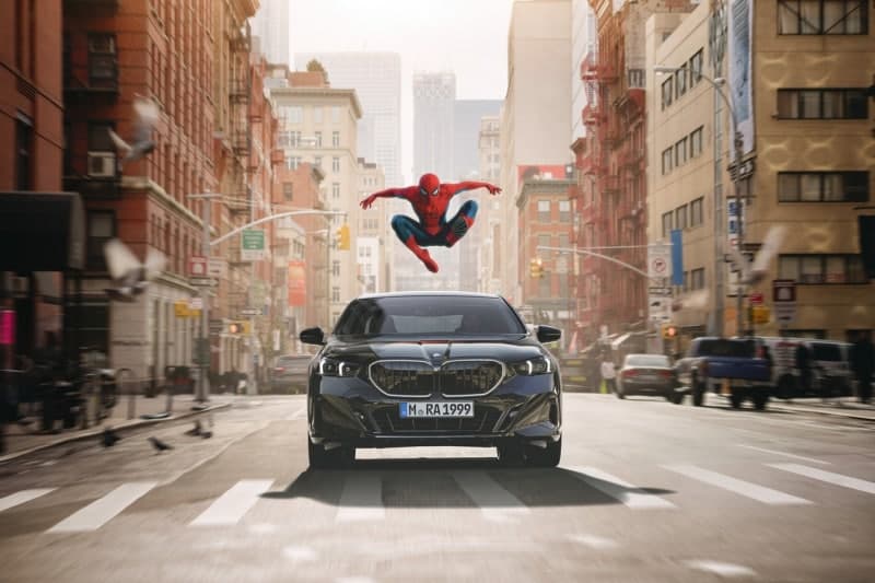 BMW, 영화 '스파이더맨'과 협업…차량 내 전용 애니메이션 공개