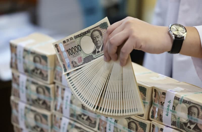 일본은행, 기준금리 1% 동결…2026년 성장률 전망 0.6%로 상향