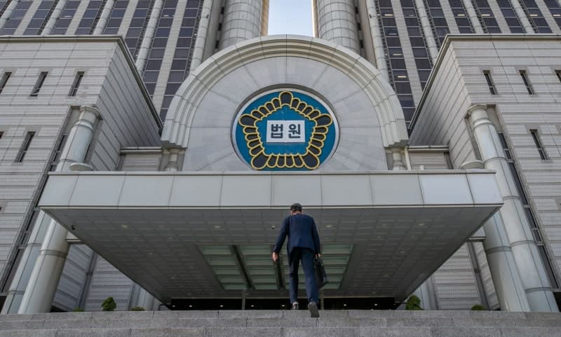 반성문·공탁 제때 안 낸 변호사…법원 "의뢰인에 300만 원 배상하라"