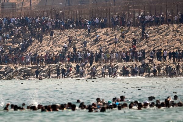 세우타 이민자 사태로 고립된 스페인, 외교적 파장 확산