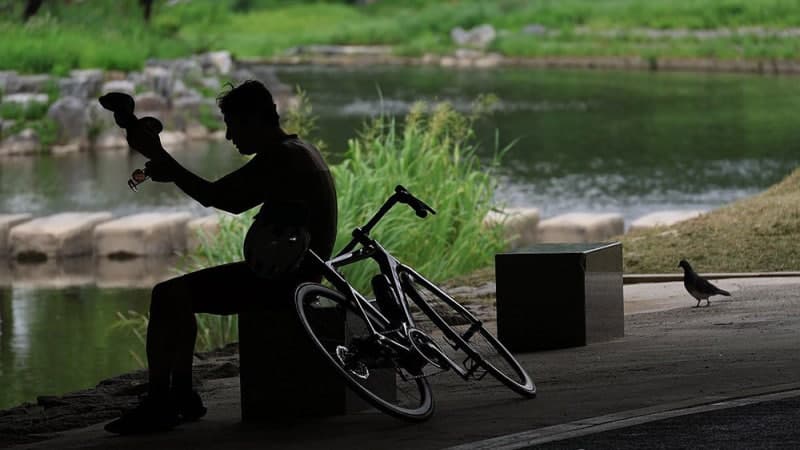 "목 안 말라도 물 마셔야"…폭염 속 고령층 급성신손상 주의보