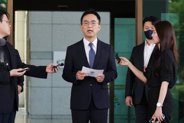 검찰 수사권 폐지법 통과, 대통령 거부권 촉구 격화