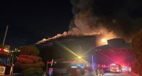 전북 군산 목재 가공 공장서 화재 발생…60대 직원 2도 화상