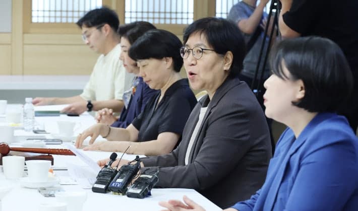 극한 폭염에 취약계층 보호 강화…무더위 쉼터 연장 및 안전 확인