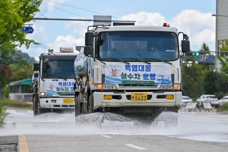 한반도 42.5도 극한 폭염에 온열질환자 급증…중대본 2단계 격상