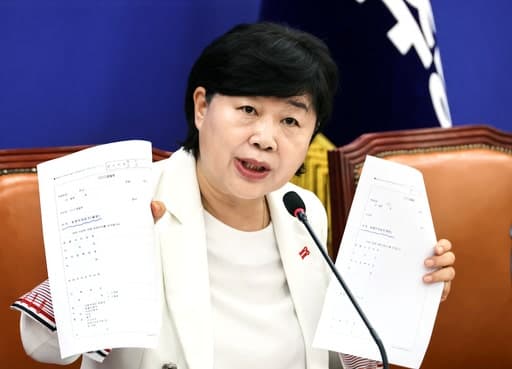 형소법 개정안 통과, 檢 수사권 공방 격화