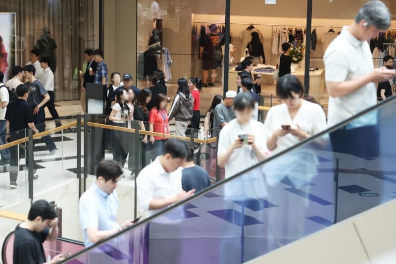 연일 35도 폭염에 실내로 몰리는 시민들…'몰캉스' 인기 급부상