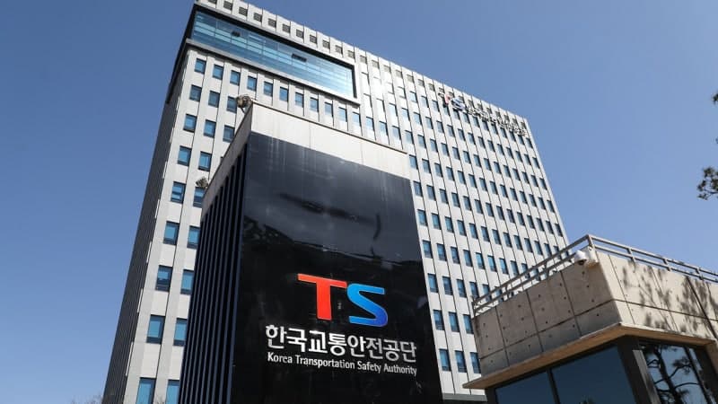 폭염 속 차량 실내 온도 90도 육박…배터리·라이터 방치 금물