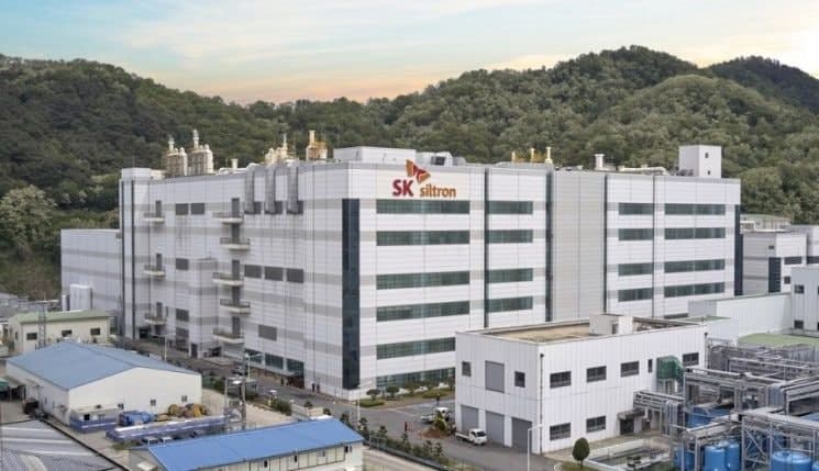SK실트론, 두산 매각 앞두고 신용평가 3사 '하향검토' 등재