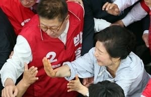 박근혜 전 대통령, 울산서 영남 의원들과 만찬…“나라 어려우니 역할 잘해달라”