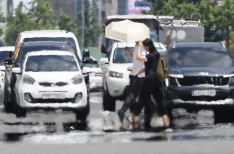 전국 펄펄 끓는 '극한 폭염'…낮 최고 39도까지 치솟는다