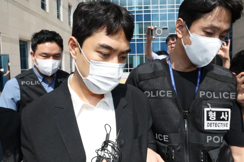 최영중 전 청주시의원 휴대전화서 추가 나체 사진 발견…미성년자 성착취 수사 확대