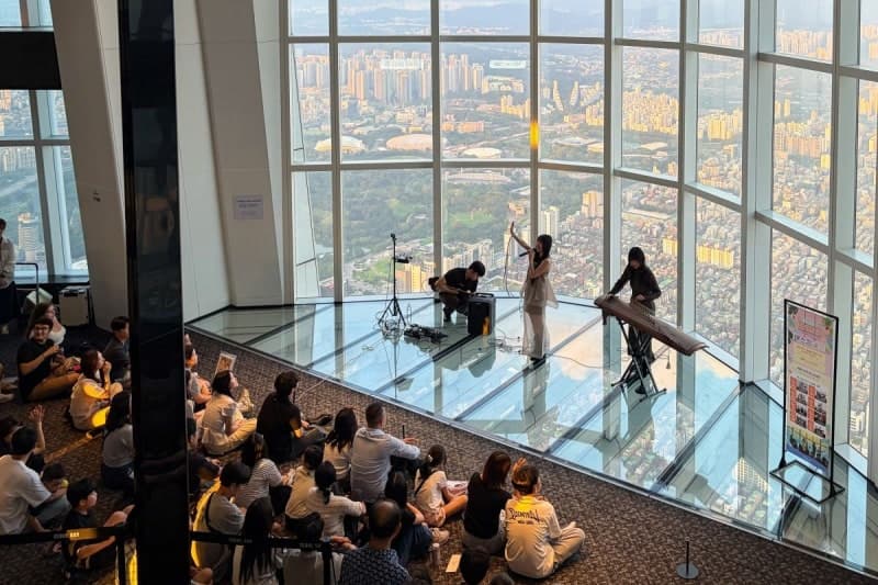 555m 상공에서 즐기는 여름밤, 서울스카이 릴레이 공연 개최