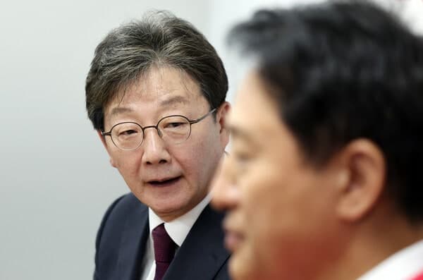 형소법 개정안 통과, '노무현 정신' 논란 격화