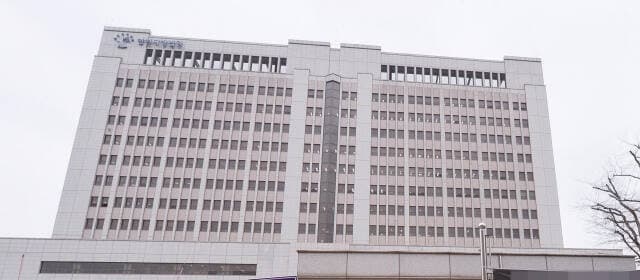 내부 정보 팔아 뇌물 챙긴 전 LH 간부와 브로커, 징역 8년 판결에 상고