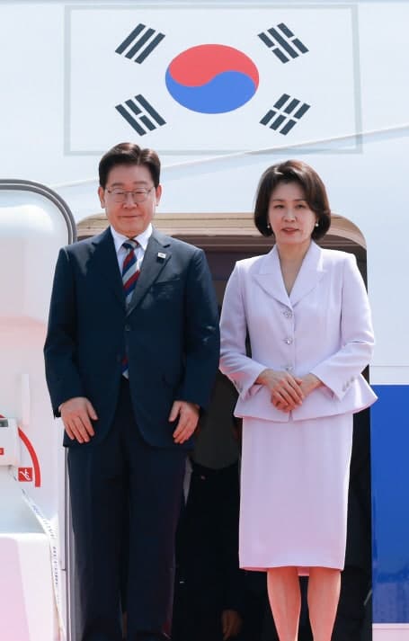 이재명 대통령, 5개국 순방 마치고 귀국…국내 현안 수습 돌입