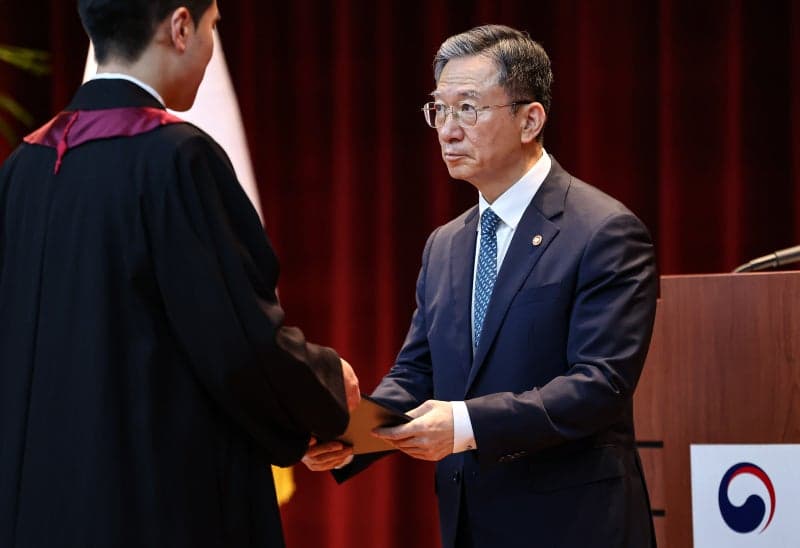 정성호 법무장관, 빛의 속도로 통과된 형소법 개정안 거부권 행사 건의 선 그어