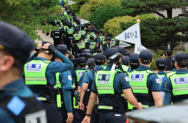 잠실 시위 현장서 경찰에 “중국 경찰” 욕설한 20대 남성 3명 기소