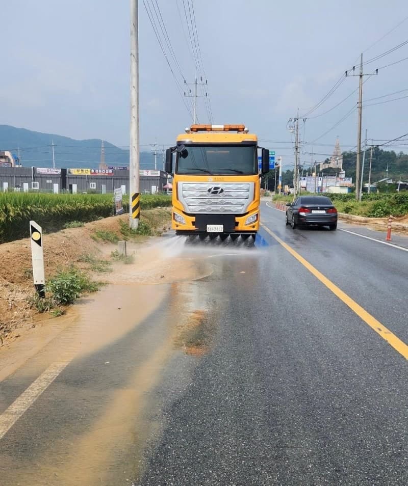 "1도라도 낮춘다" 충북도, 4억대 제설차 폭염 현장 투입