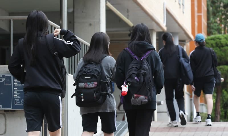 초6에서 고3까지 7년 추적… 청소년 흡연·음주 늘고 건강 습관 무너졌다