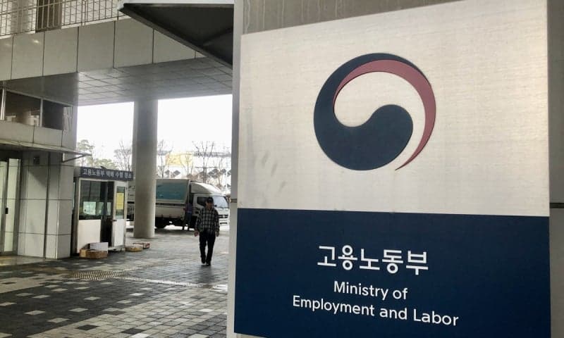 사장 장난에 지게차서 추락…노동부, 김포 식자재업체 기획감독 착수