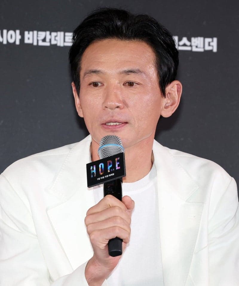 배우 황정민 사생활 폭로전, 멀티프로필·사주풀이 증거 공개하며 맞불