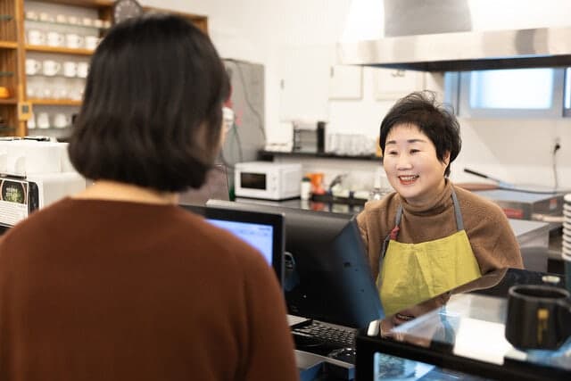 고령층 취업자 첫 1000만 명 돌파… "73.6세까지 일하고 싶다"