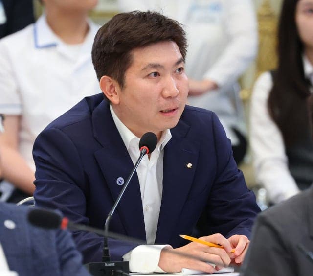 교육 대전환: 수능 서논술형·AI 도입, 지방대 전액 장학금 추진