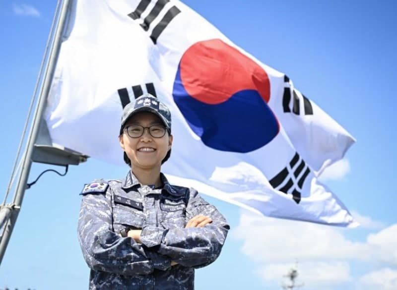 해군 창설 이래 최초, 대령급 ‘독도함’ 여군 함장 탄생