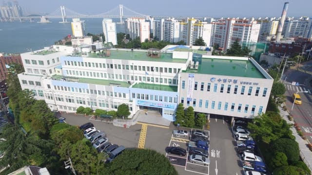 부산 광안리 인근 수영구청 하부주차장 폐쇄…주차난 현실화 우려