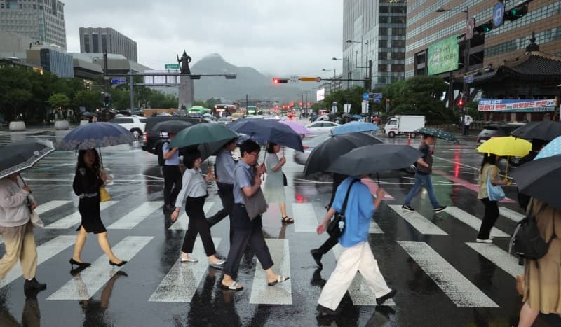 “회사에 크록스·핫팬츠?” 출근 복장 허용 범위 두고 갑론을박