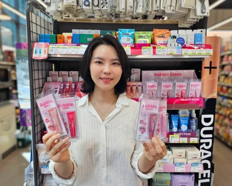 CU, '키링 화장품'으로 1020 공략…피브 미니 립글로스 4종 단독 출시