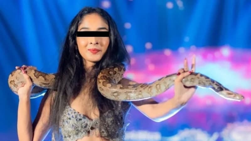 미인대회서 비단뱀 두르고 춤춘 10대 여성 결국 벌금형